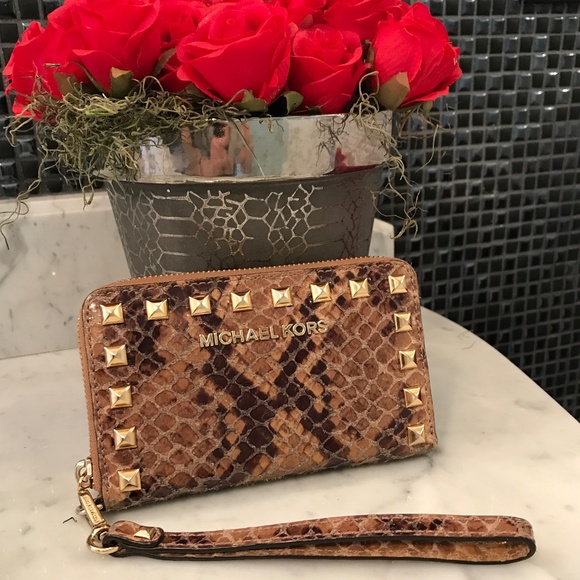 Micheal Kors snakeprint studded wallet wristlet - Picture 1 of 12